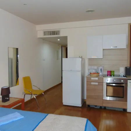 Ithaki Phinikoudes No. 107 Lárnaka