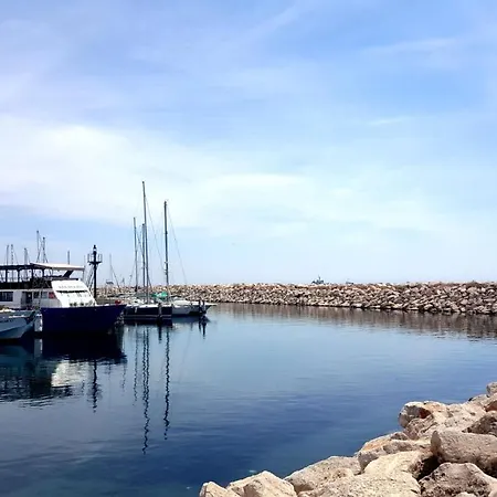 Ithaki Phinikoudes No. 107 *