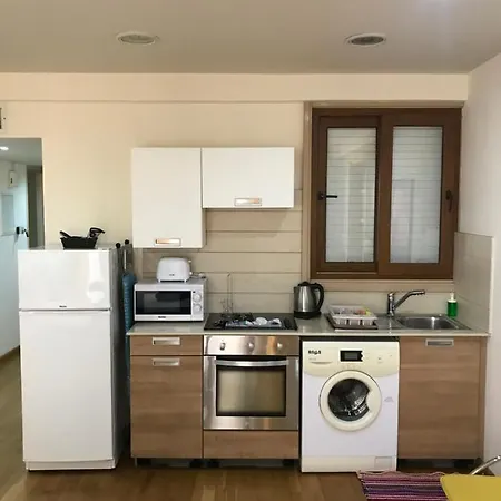 Ithaki Phinikoudes No. 107 Apartament *