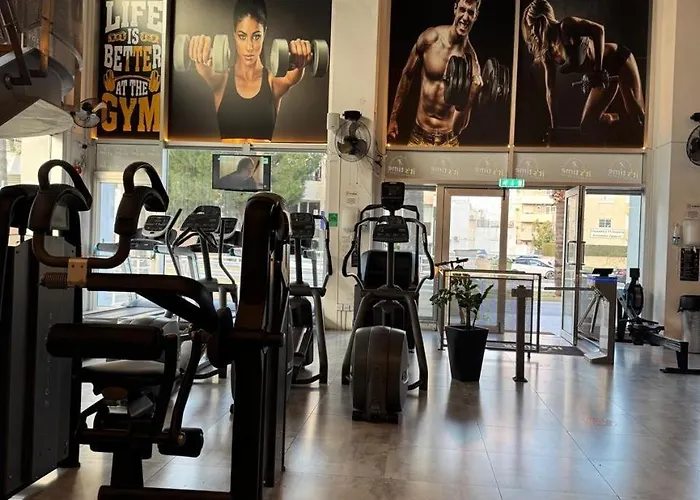 Ithaki Phinikoudes No. 107 * Larnaca