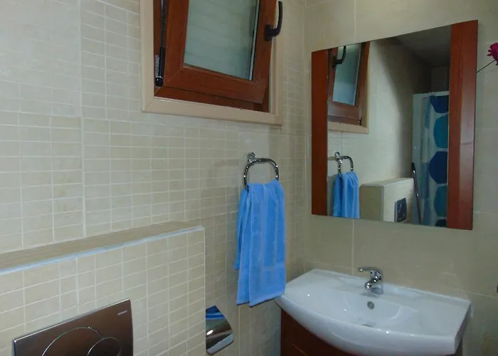 Ithaki Phinikoudes No. 107 * לרנקה